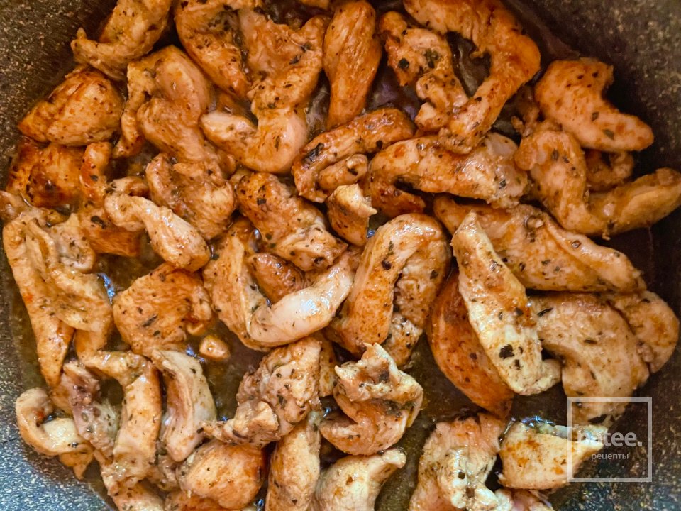 Паста с курицей в томатно-сливочном соусе. - Шаг 2