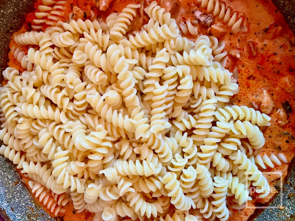 Паста с курицей в томатно-сливочном соусе. - Шаг 9